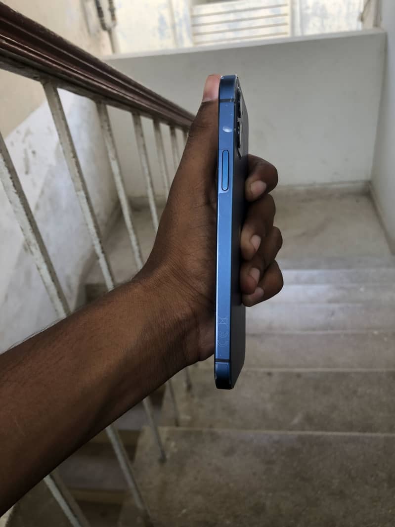 Apple iPhone 12 2