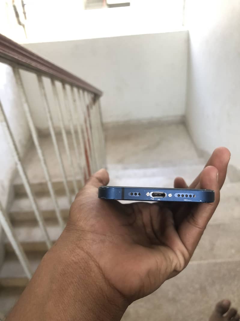 Apple iPhone 12 3