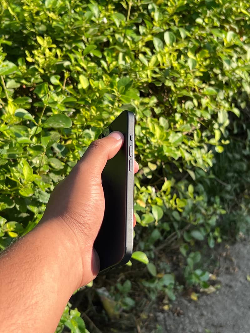 Apple iPhone 15 2
