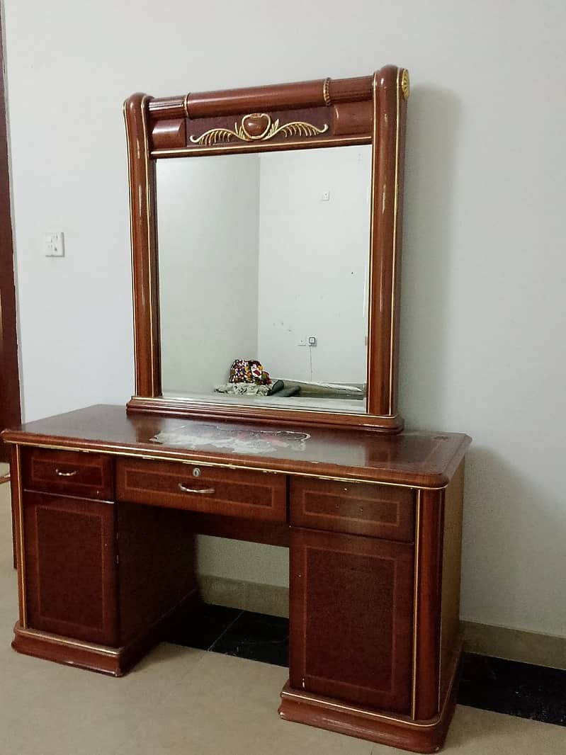 Dressing Table in good condition used 0