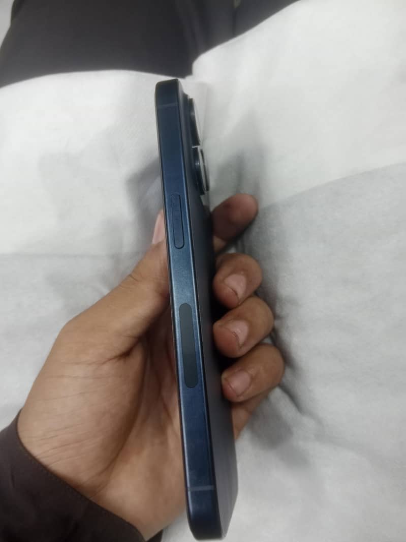 Apple iPhone 15 Pro 3