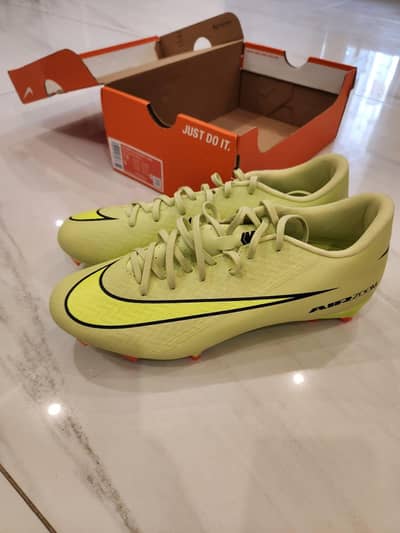 Football Shoes (Nike Mercurial vapor 16 academy)
