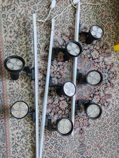 8 * 35W LED Spotlights + 3 Track Rails - Complete Set - Good Condition