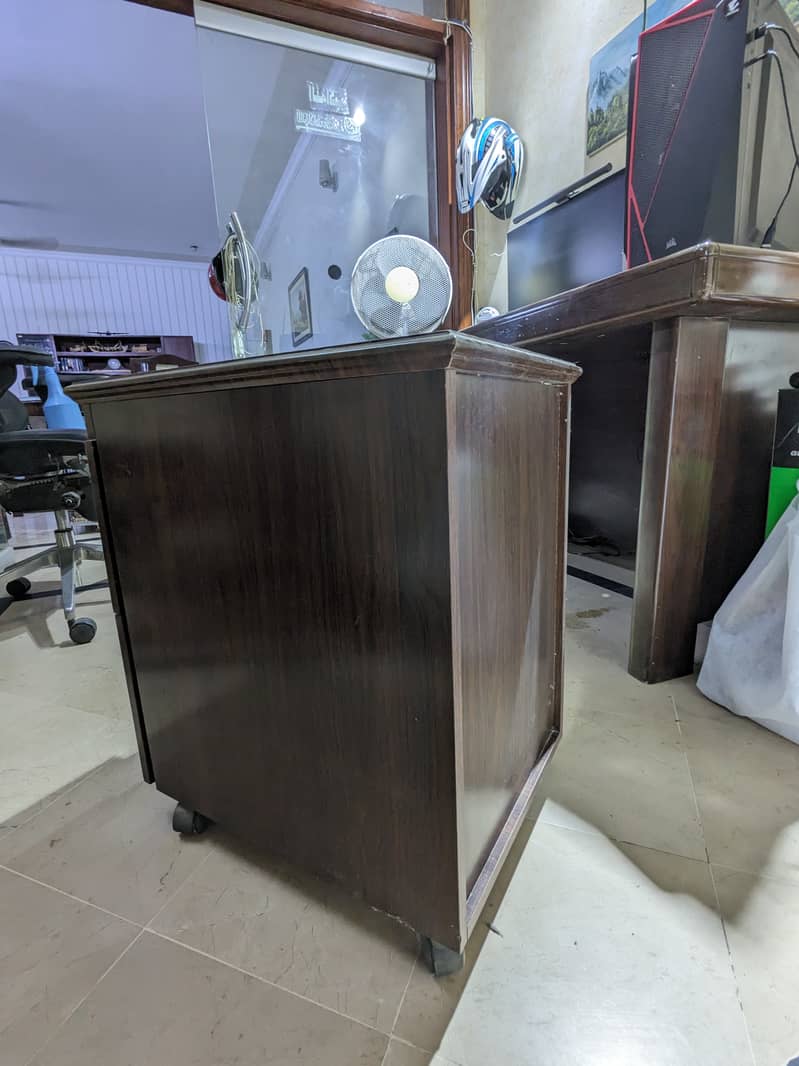 Wooden Computer Table (+Extras) 10