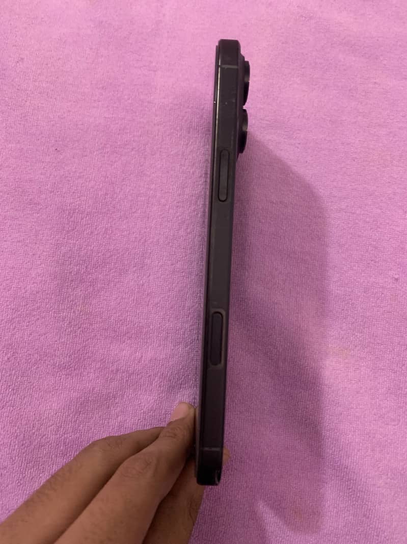 Apple iPhone 16 Pro Max 2