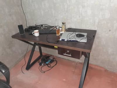 Table Rs. 3000