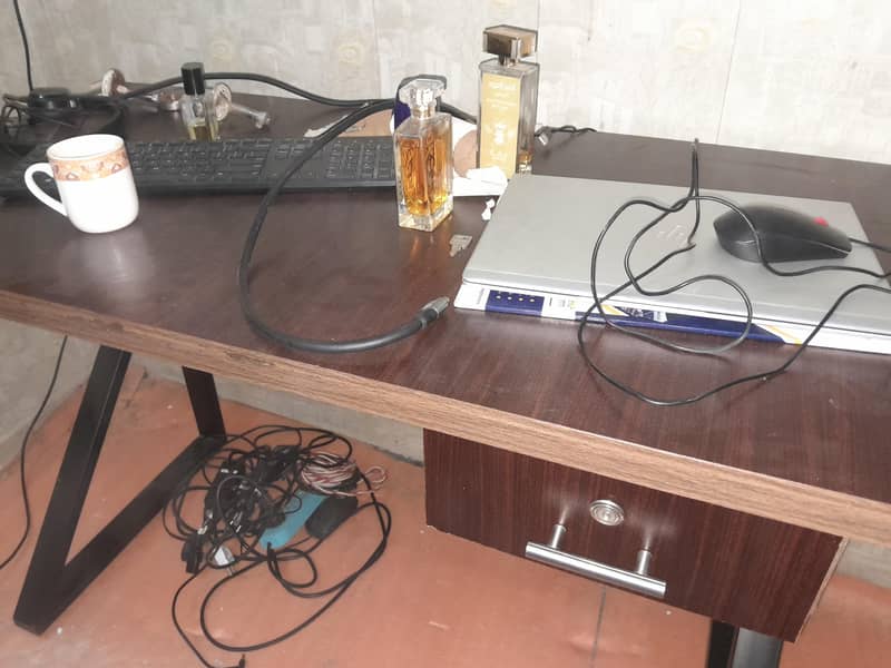 Table Rs. 3000 1