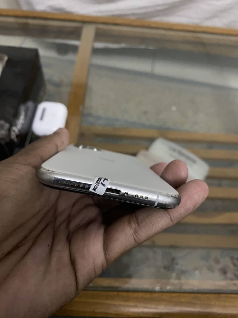 Apple iPhone 11 pro 0