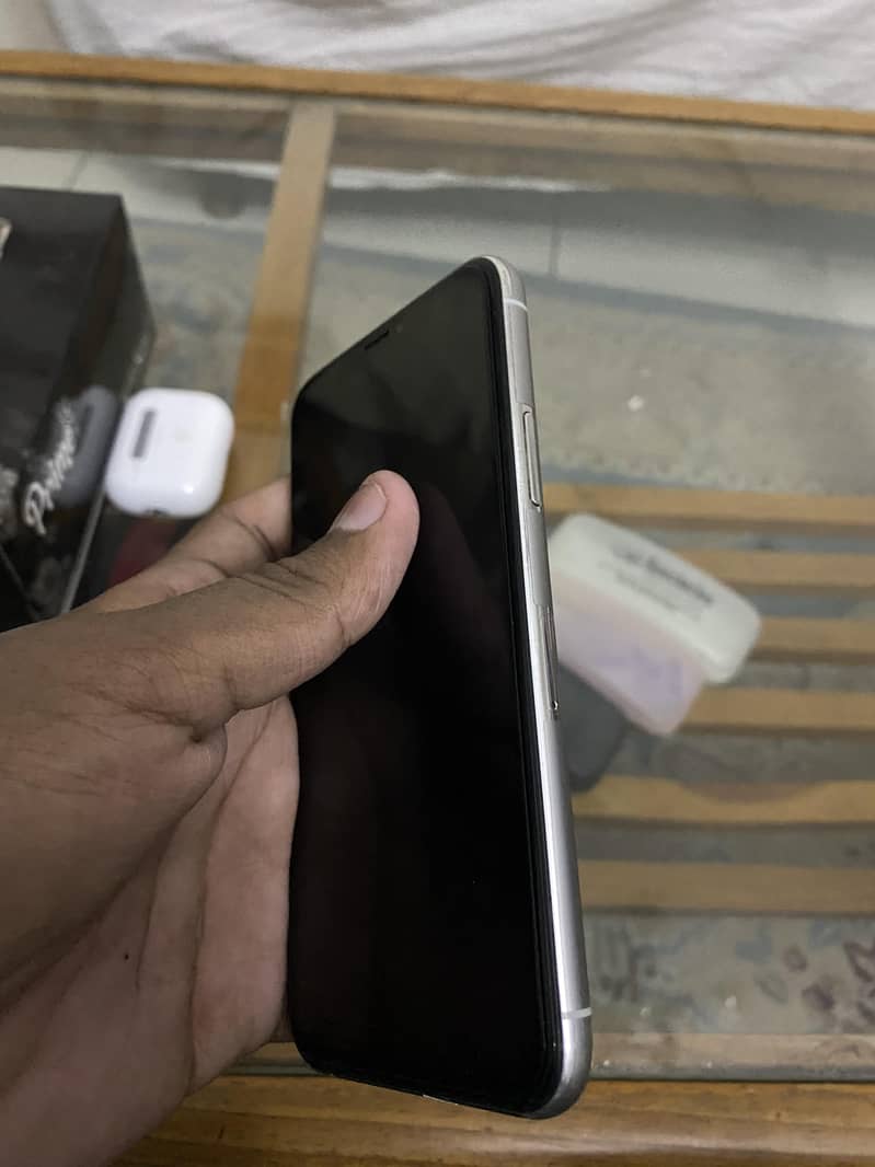 Apple iPhone 11 pro 2