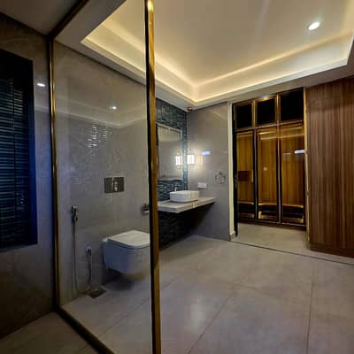 CHANCE DEAL 1000 yards HOUSE AVAILABLE FOR SALE IN DHA 6 (MUHAFIZ )