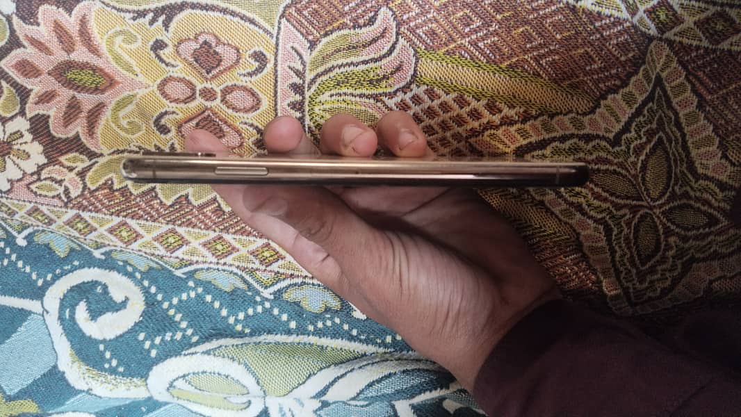 Apple iPhone XS Max 1