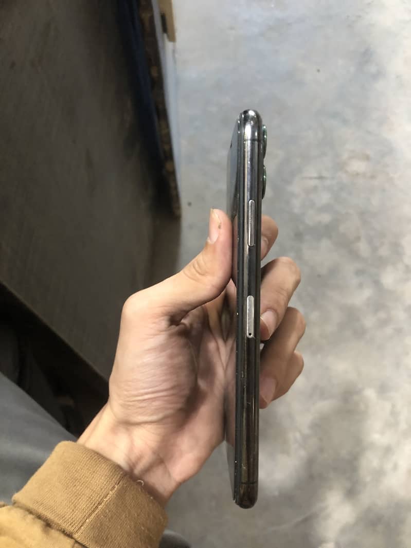 Apple iPhone 11 Pro Max 0