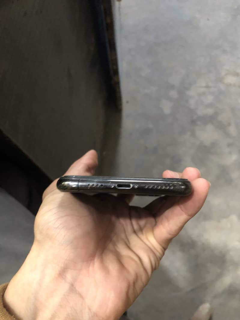 Apple iPhone 11 Pro Max 1