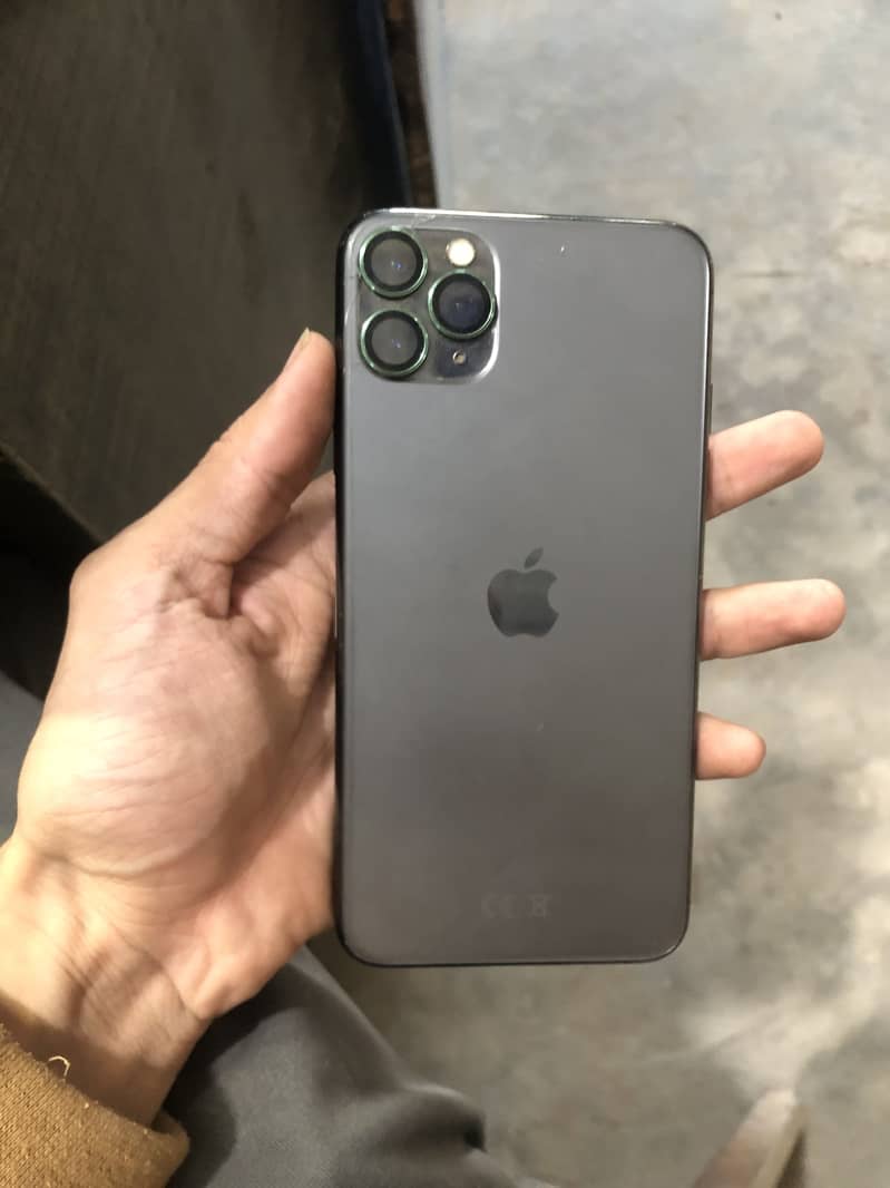 Apple iPhone 11 Pro Max 4
