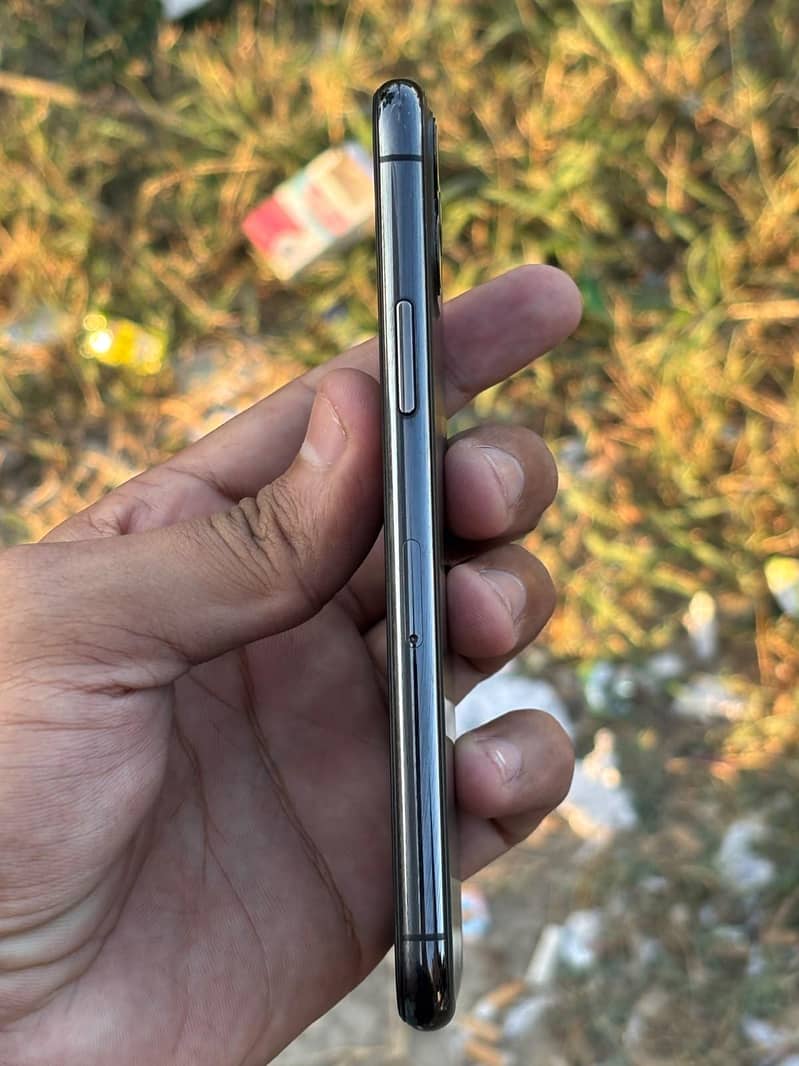 Apple iPhone 11 Pro 2