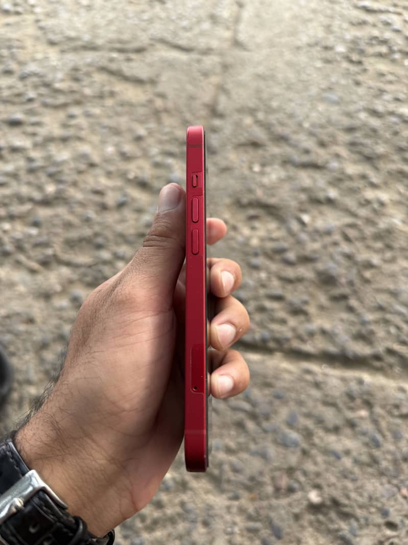 Apple iPhone 13 5