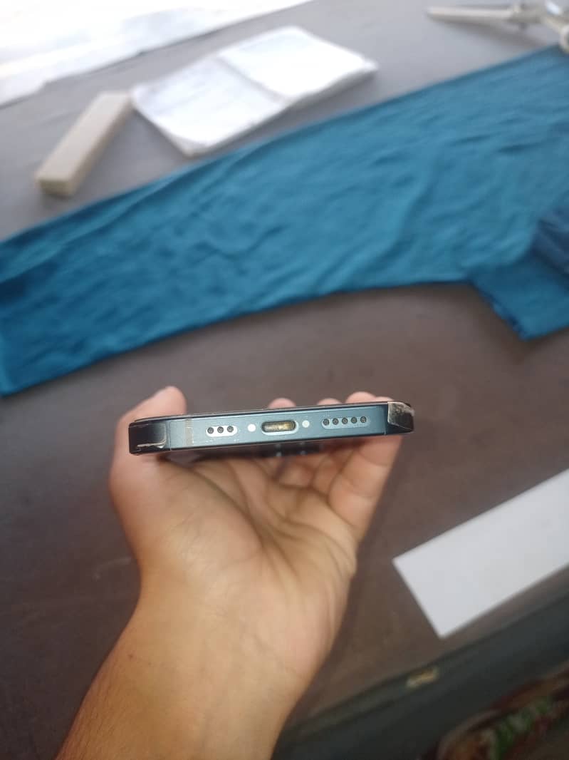Apple iPhone 13 3