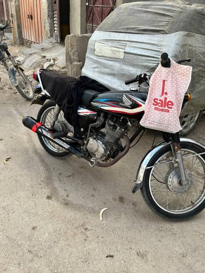 Honda 125 black color chamber sealed engine okay he lo or chalao