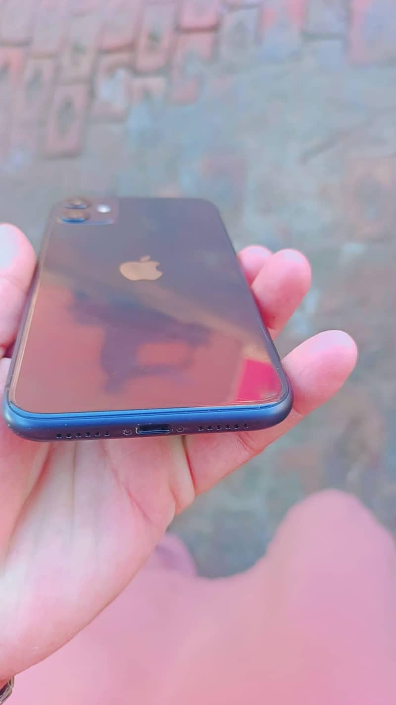 Apple iPhone 11 4