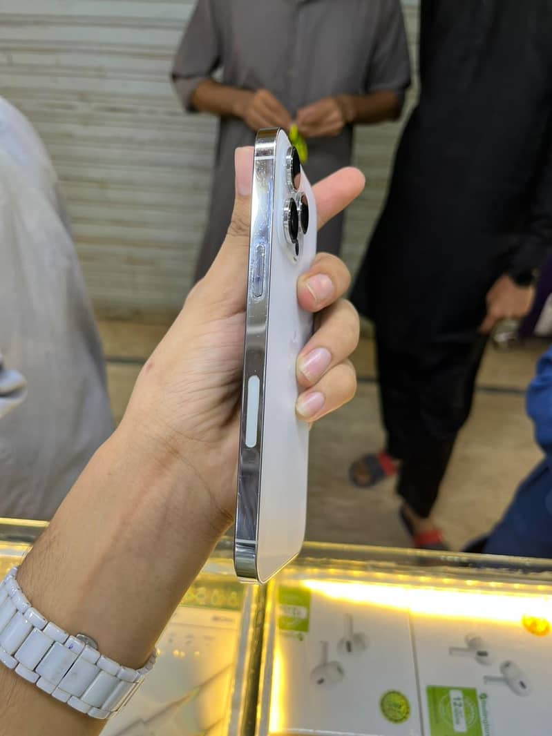 Apple iPhone 14 Pro Max 2