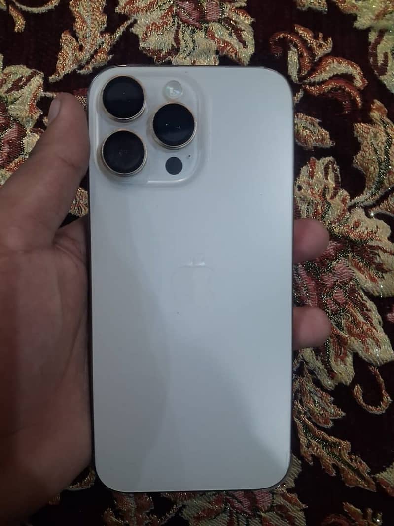 Apple iPhone 16 Pro Max 1