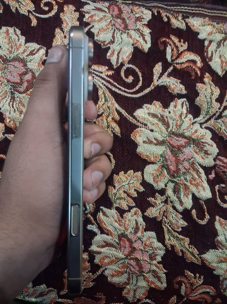 Apple iPhone 16 Pro Max 2