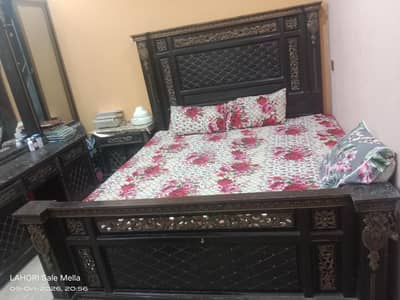 King Size Bed With metres and 2 Side Table Dressing Table 2 Chairs