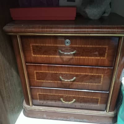 Wooden side table in good condition