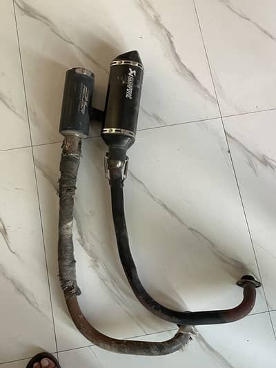 2 Exhausts for YBR with Bend SC project and Akrapovik