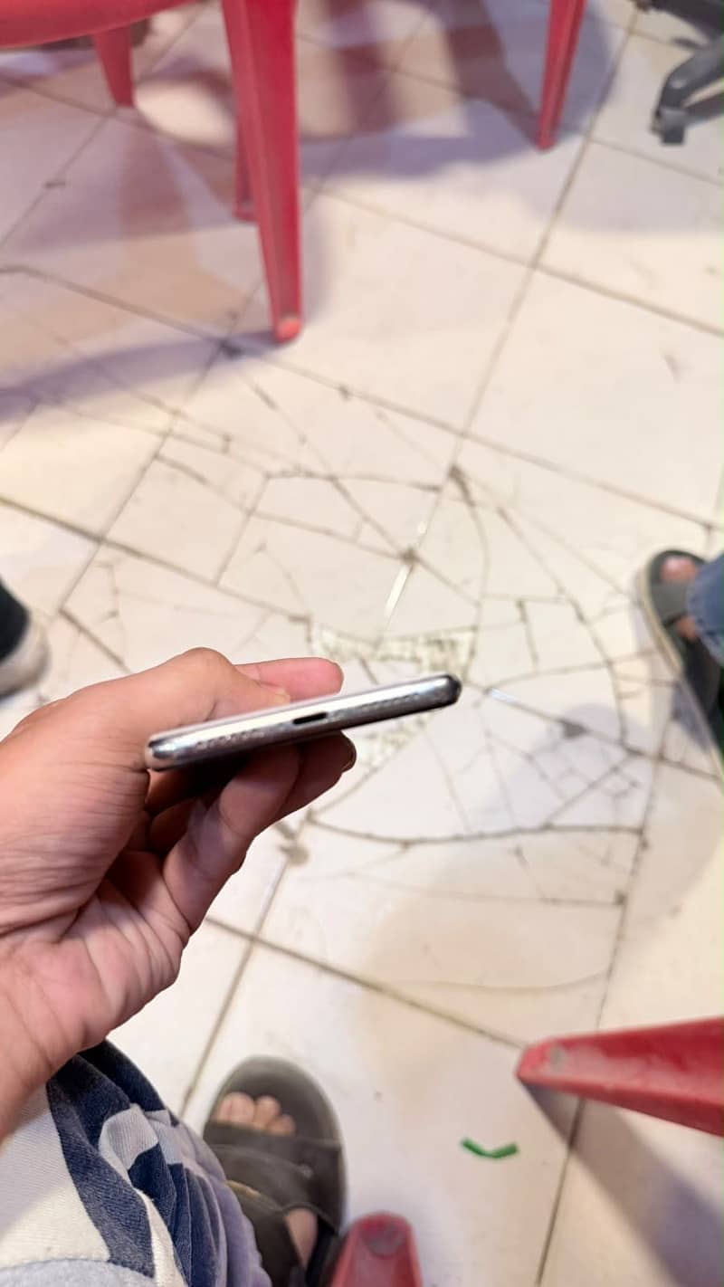 Apple iPhone X 5