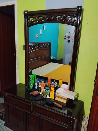 Bed mattress dressing two side tables