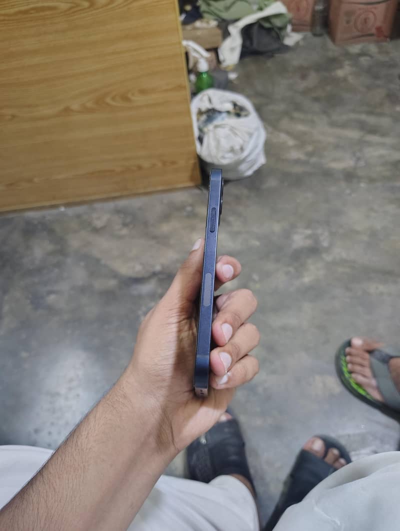 Apple iPhone 12 2