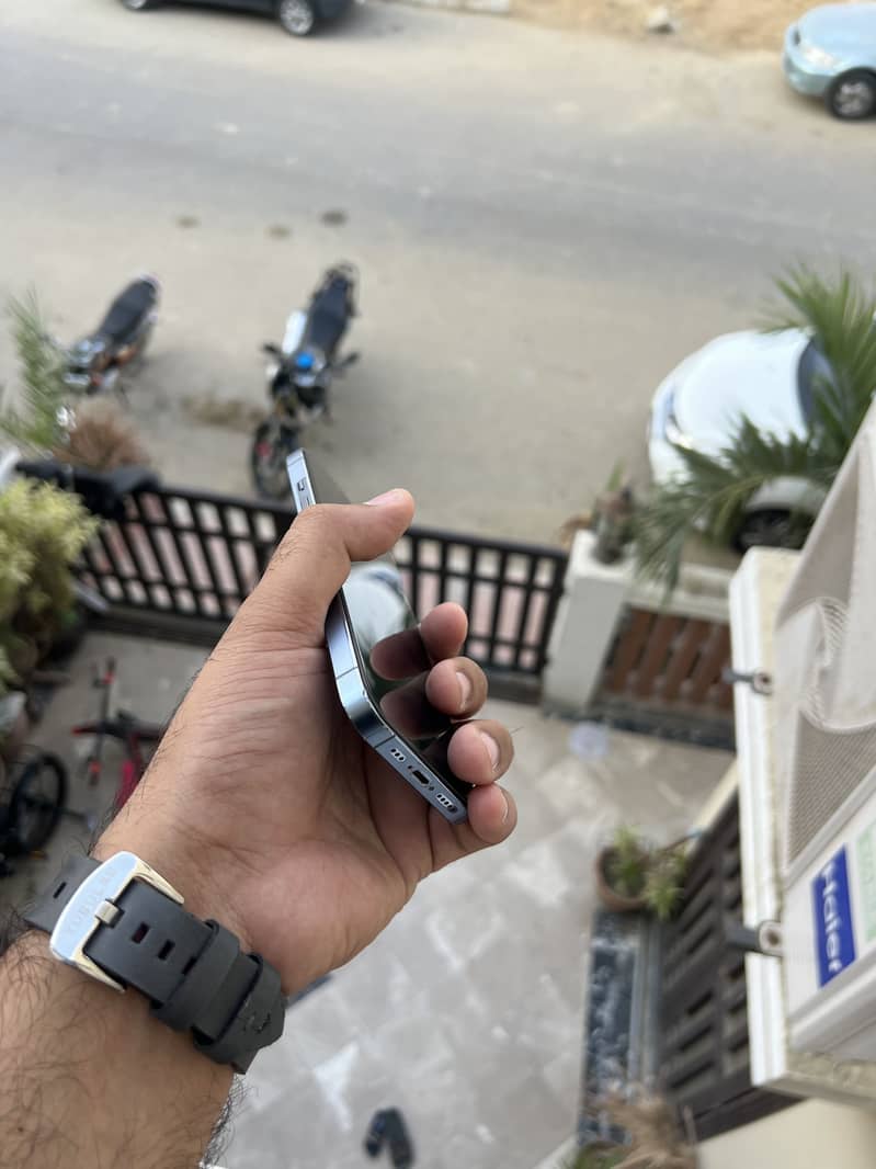 Apple iPhone 13 Pro 1