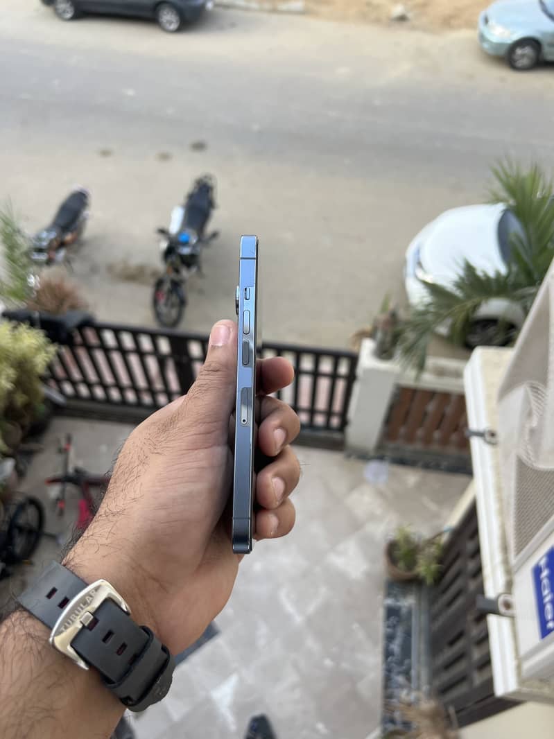 Apple iPhone 13 Pro 2