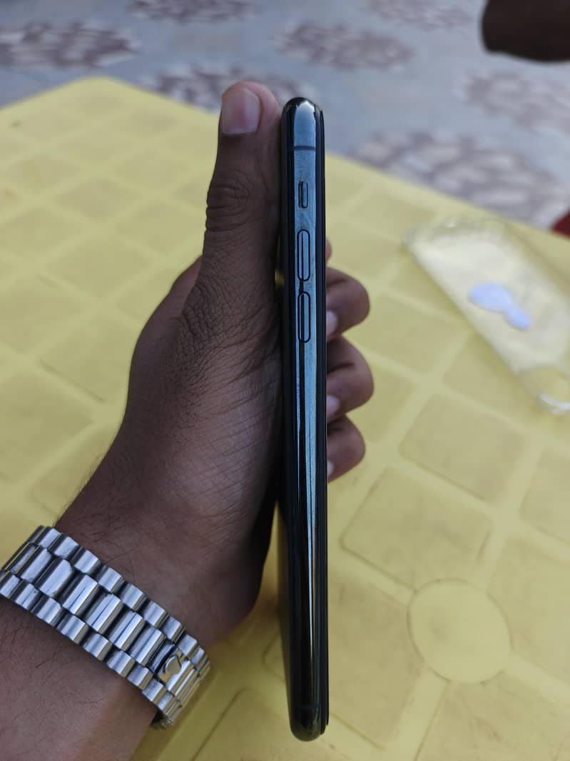 Apple iPhone 11 Pro Max 5
