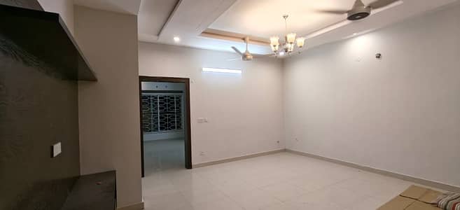 In P W D Kanal Ka Ground Portion 4bedroom Gas Separate Gate Separate Bijli Separate Rent Dimnd 110000