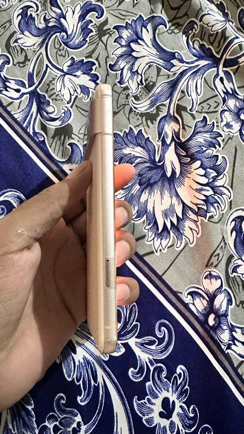 Google Pixel 8 4