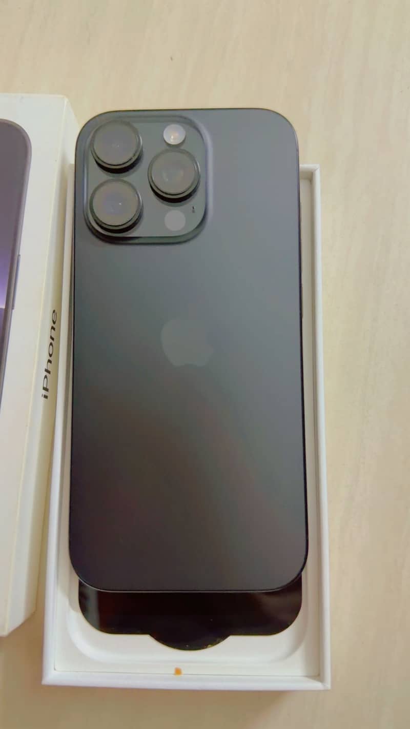 Apple iPhone 16 Pro 2
