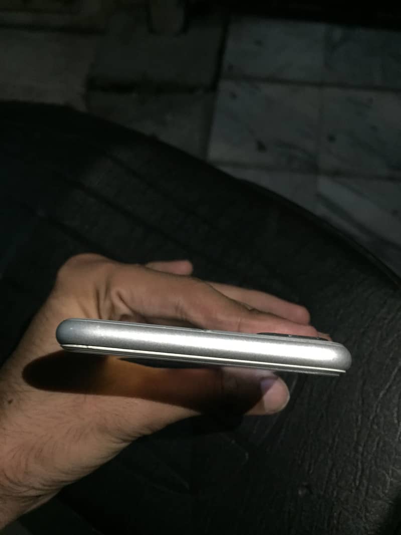 Apple iPhone 8 Plus 3
