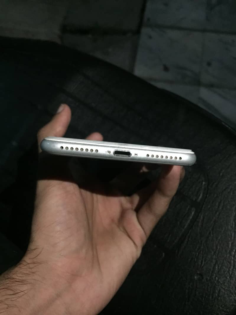 Apple iPhone 8 Plus 4
