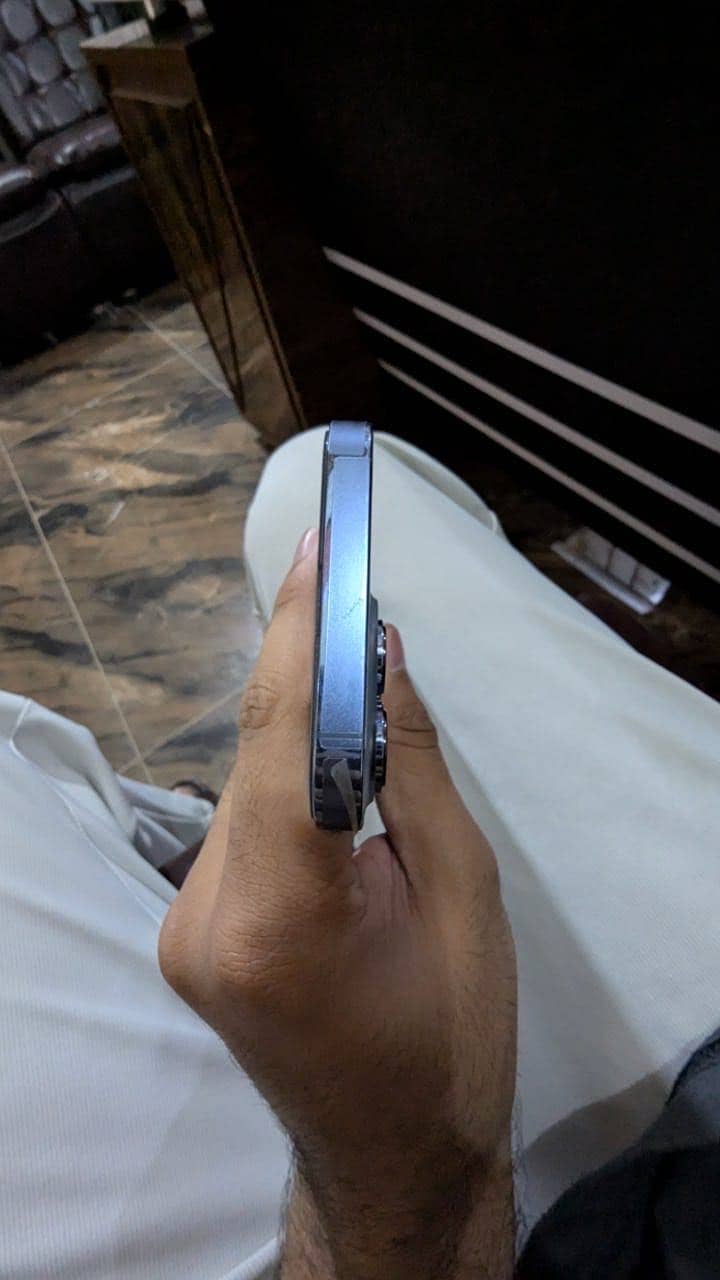 Apple iPhone 13 Pro 3
