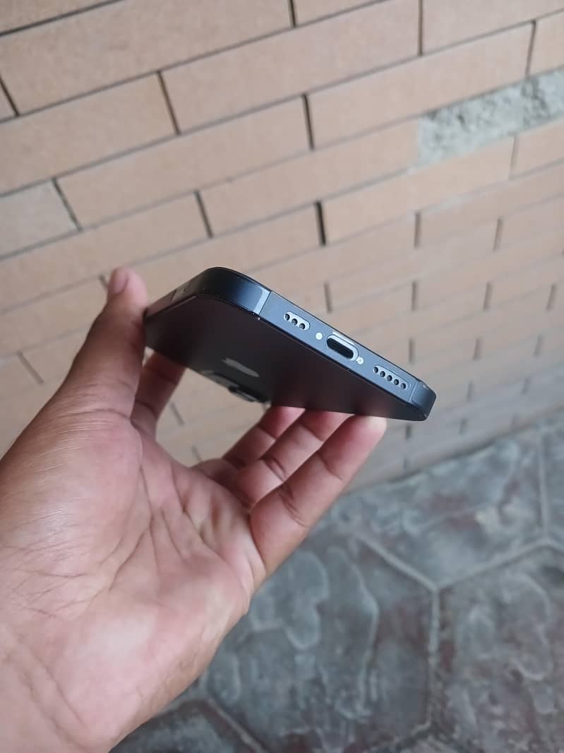 Apple iPhone 12 3