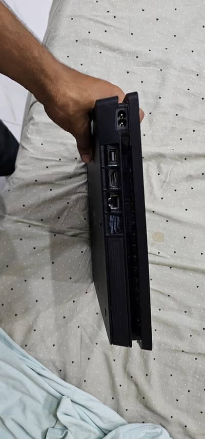 Playstation ps4 slim