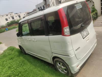 Nissan Roox 2011