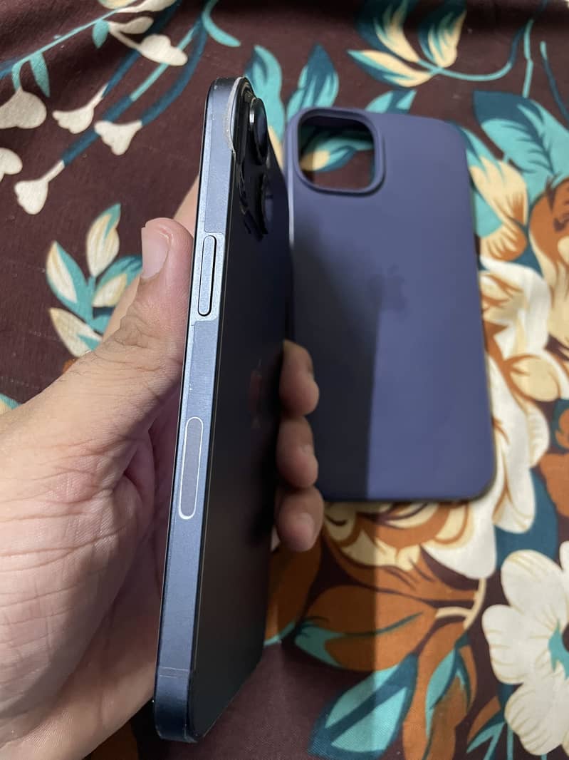 Apple iPhone 13 2