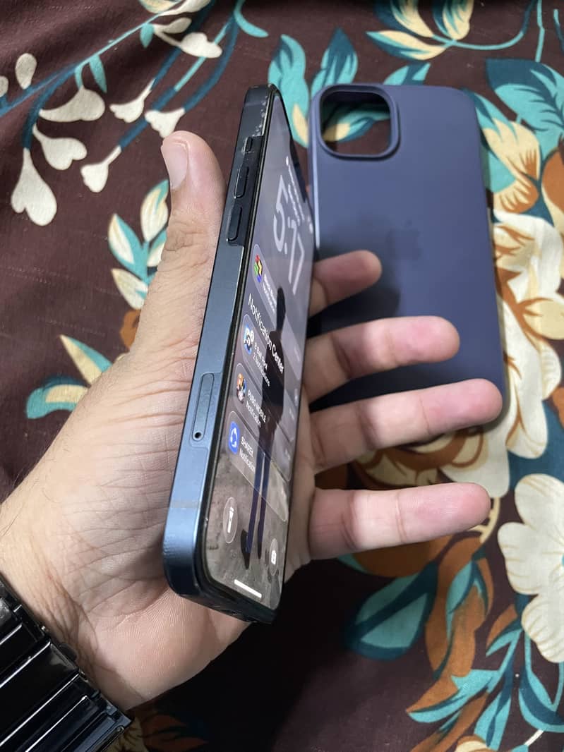 Apple iPhone 13 3