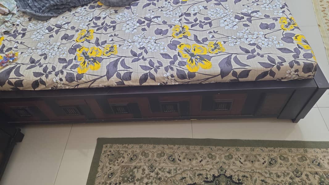 king size Bed 4