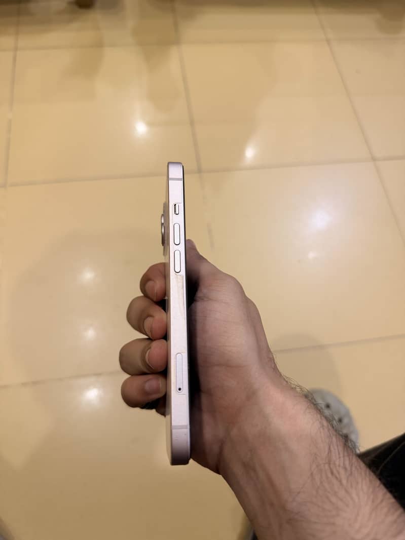 Apple iPhone 13 2