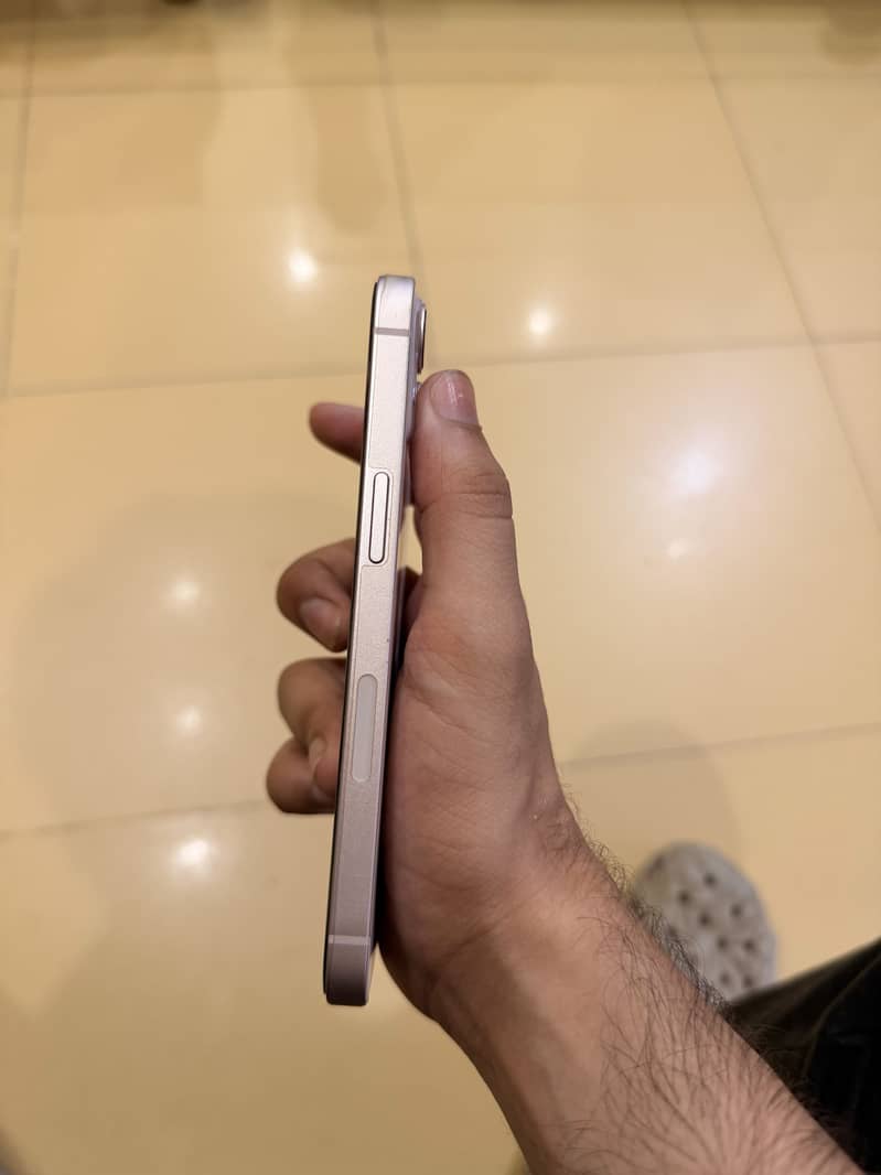 Apple iPhone 13 4