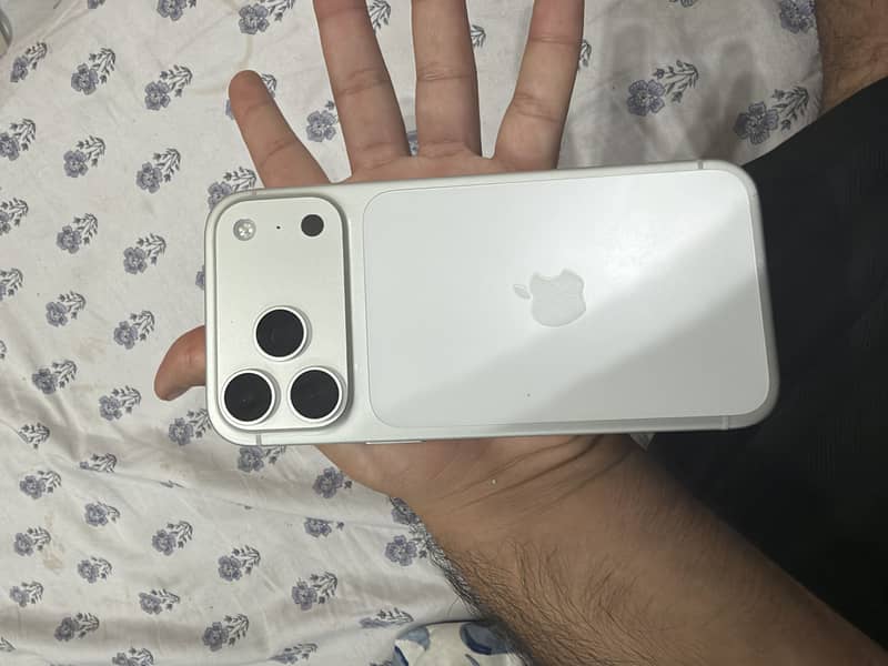 Apple iPhone 17 Pro Max 2